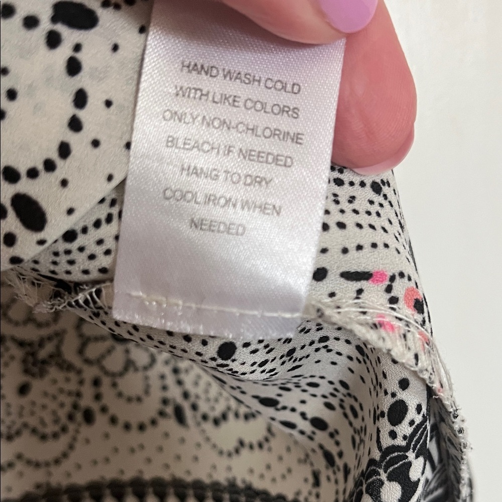EUC | M | Elegant Black and Cream Women's Top - Picture 4 of 7